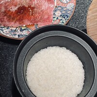 個室 和牛焼肉 吟 難波店 - 