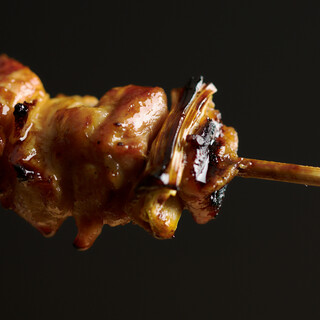 何度でも味わいたい。熟練の職人が絶妙な火入れで焼き上げる焼鳥