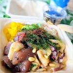 POKEBOO - 料理写真:佐良浜港からの鰹と蛸、伊良部味噌に蜂蜜を加えたタレに、トッピングはこれまた、伊良部島の海ぶどうと鰹のなまり節のマヨネーズ和え。好きなものだらけ♪