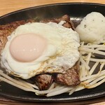 ステーキファイブと寿司六 - 赤身ステーキ150g+目玉焼き