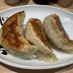 松戸富田麺業 - 心の味餃子　１個からでも頼めます　ちなみにいつの間にかレギュラーもメニューにありました