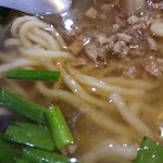 美 - 具は挽き肉、ニラのみ。スープはあっさり過ぎて悩ましいくらい(笑)