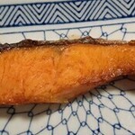 い志い食堂 - 塩鮭は皮もおいしい！