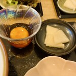 おばんざいHACHI - HACHI定食の、漬け卵・手作り漬け物