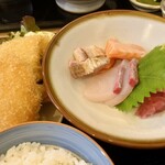 おばんざいHACHI - HACHI定食の、さしみ(小)・白身魚フライ