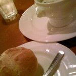 ビストロ旬亭 - パンもおいしかった～おかわりは50円だって