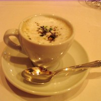 イルクオーレ - 前菜２皿目(カプチーノ仕立ての茸のスープ)