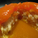 イタリアン レストラン ピンナピンナ - ピンクのスープに浮かぶ丸ごとトマトに入刀しました