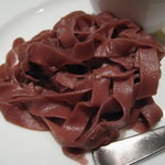 イタリアン レストラン ピンナピンナ - 赤ワインを練り込んだ手打ちタリアテッレ・ゴルゴンゾーラソース