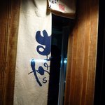 すずや - 店内にも暖簾がありました。これはトイレに行く前にある暖簾でしたよ。