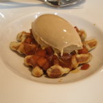 Pastaと料理 Madame Kiｃo - デザート～ワッフルとリンゴ、アイスクリーム