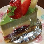 ベル・エキプ - ピスタチオのムース系ケーキ \380
