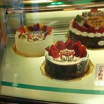 ベル・エキプ - お誕生日ケーキ専用のショーケース