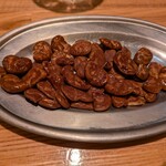 居酒屋 ヨーテル - 炙り黒糖そら豆、焼酎に合うな…