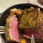 シェ・トト - 仔羊骨付き背肉の香草焼き