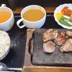 ワンダーステーキ - 料理写真: