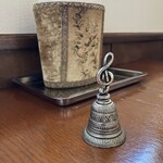 カフェレスト エバーロイヤル - テーブル備え付けの呼び鈴