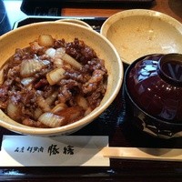 豚捨 KITTE丸の内店 - 牛丼