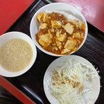 中華料理 吉星 - 麻婆豆腐丼、スープ、野菜