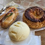 ブーランジェリー・フー - スモークサーモンサンド、クリームパンなど