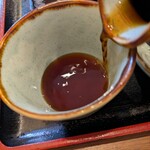 手打ちそば いなくら - つゆを注ぐ