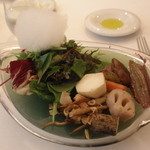 イル ギオットーネ - たっぷり野菜の気まぐれサラダ