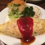 サラダとポテトサラダがついてきます。どちらもうまい。