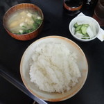 とんかつ宇田川 - ライス、味噌汁、お新香