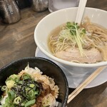 謙信 - 