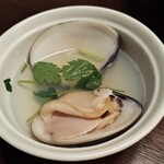 網元の宿 ろくや - ハマグリの酒蒸し。超美味しいスープ。