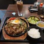 昭和屋台酒場 LOCOS - 料理写真:鉄板焼きそば定食