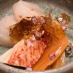 すしやのたい悟 - 毛蟹 帆立貝 青柳貝 土佐酢ジュレ掛けさんでーす。③