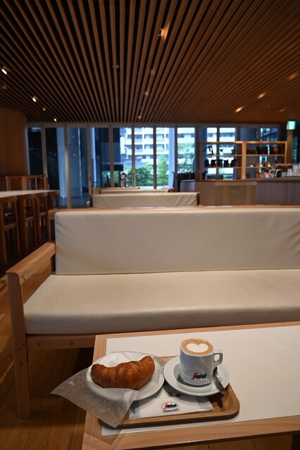 カフェ・ヨーロッパ フィレンツェ・カヴール通りのShake Cafe'、気持ち良い中庭で