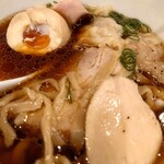 自家製手もみ麺 鈴ノ木 - 味玉とチャーシュー