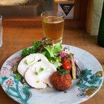 cozicozi. - 前菜: さつまいもサラダ　カポナータ　青魚のコロッケ　自家製ハム　グリーンサラダ