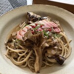 カフェレストラン ふじもと - マイタケとHIMITSU豚のベーコンの玄米パスタ