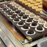 御座候 - 料理写真:小豆を惜しみなく入れる　これだねー