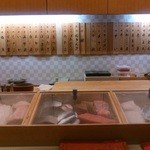 伊勢鮨 - カウンター前