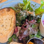 ベジバル チバットリア - バゲット＆新鮮野菜サラダ♡