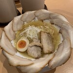 泡系しおとんこつラーメン べらしお - 鶏の塩ラーメン   880円(税込)
チャーシュー増し   400円(税込)