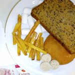 ライフ - 使用出来るのは、とても便利で有り難いです。生活圏内の、ライフさんは結構お買い物に行きますので、重宝しております。アプリの中の、お耳がクローバー(カタバミ？)の、ハートの形のオリジナルキャラクターの、