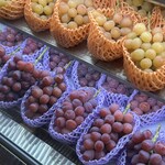 グレープショップ ココロ - 店内のショーケース、お見事！