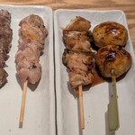 焼きとり 鳥さわ - 右からつくねタレ、ねぎまタレ、もも塩、砂肝