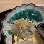 よし澤 - 鰆の下に敷かれている葱は、ポン酢で頂く
