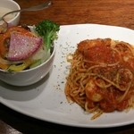 フランボワーズ - エビとホタテのトマトソースパスタ