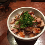 虎 - チャーシュー丼