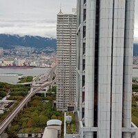Kobe Grill - 座った席からの眺め。かなりビルビューですが、西に目をやると神戸大橋が見えます。