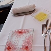 Kobe Grill - こちらの菊の花？ダリア？のお皿も綺麗。