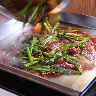 【新名物】お酒がススム一品！国産牛レバ焼き