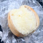 パン・ドゥ・マルシェ - マカダミアナッツとミルキー 238円
                                すぐ食べる為に追加で購入✨️